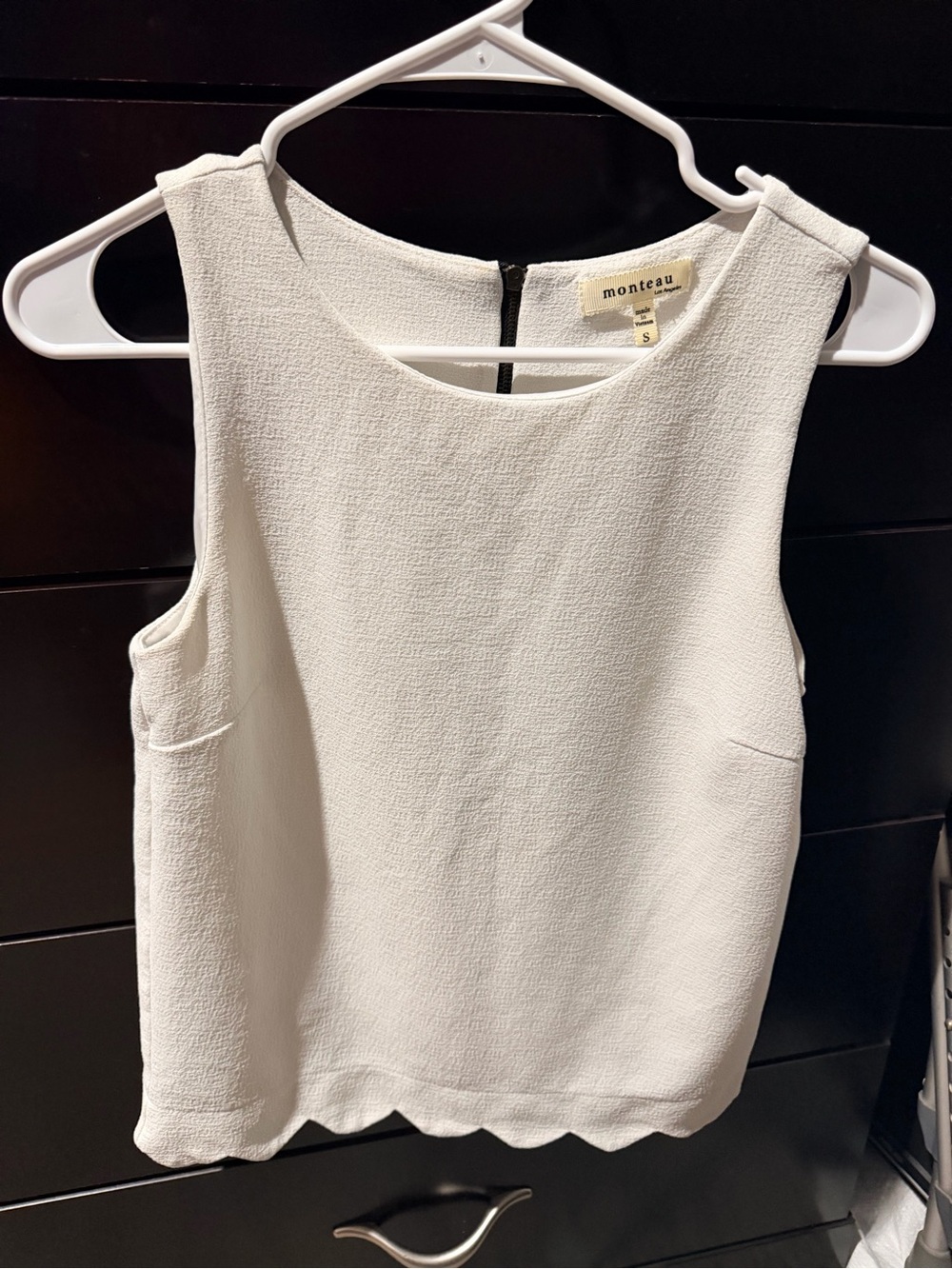Monteau Cream Scalloped Hem Sleeveless Shell